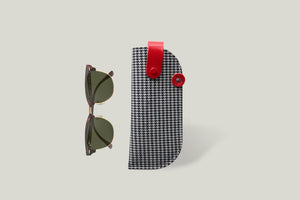 NO.15 | SUNGLASSES SLEEVE - RED HOUNDSTOOTE